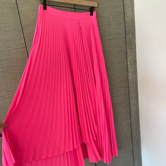 Balenciaga pink pleted asymmetrical skirt. - Picture 7 of 9